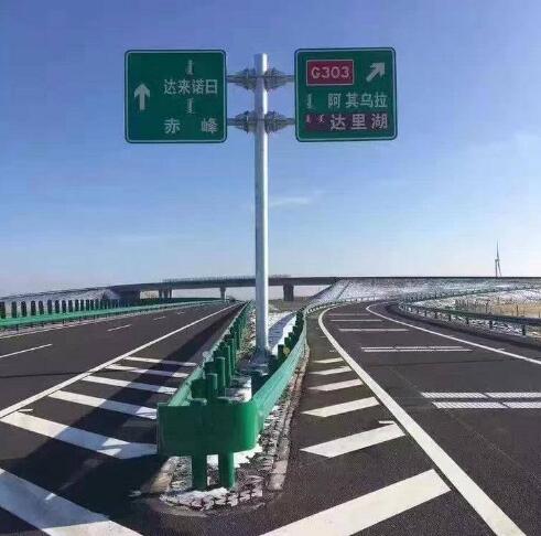 高速公路标志杆厂家(图1) 高速公路标志杆厂家(图1)